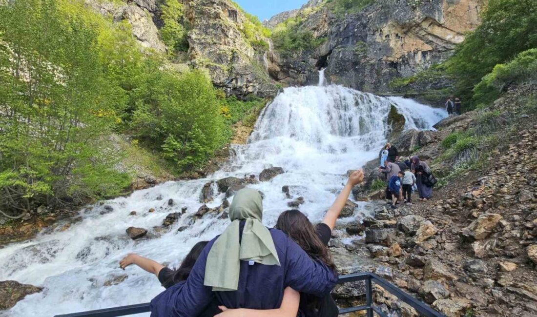 Kurban Bayramı tatilinde şehirden uzaklaşmak isteyen Kayserililer, soluğu Derebağ Şelalesi’nde