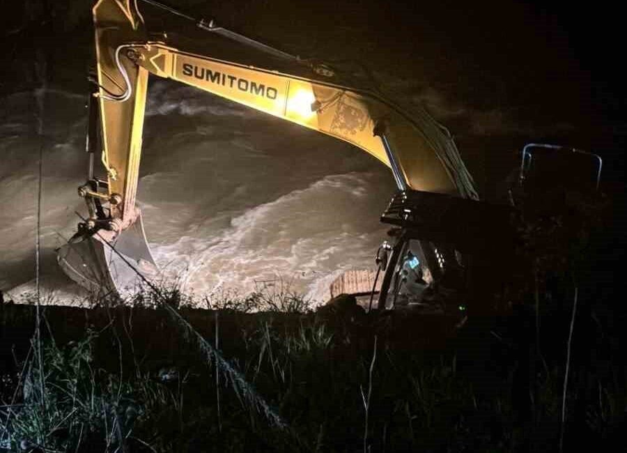 Giresun’un Yağlıdere ilçesinde balık avlamak için dereye giren amca ile