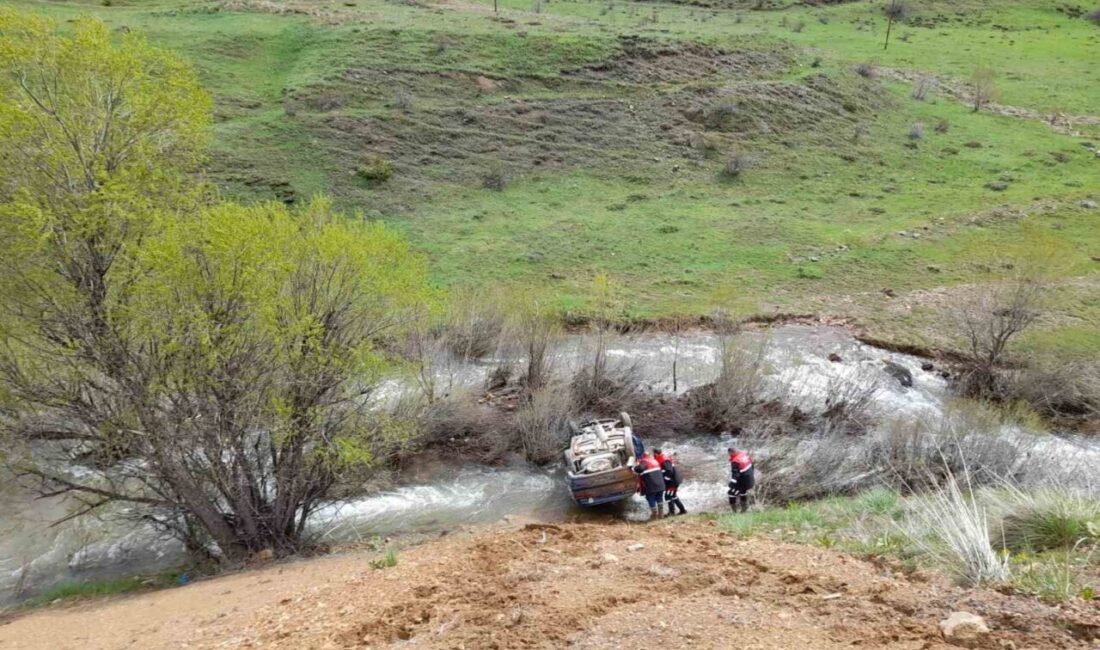 Sivas’ta meydana gelen trafik kazasında dereye uçan araçta bulunan 5