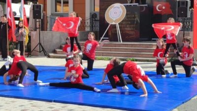 Devrek’te düzenlenen Gençlik Haftası çeşitli etkinliklerle kutlandı. Zonguldak’ın Devrek İlçesinde