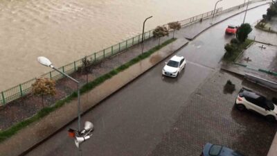 Zonguldak’ın Devrek ilçesinde misket büyüklüğünde dolu yağışı etkili oldu. Devrek