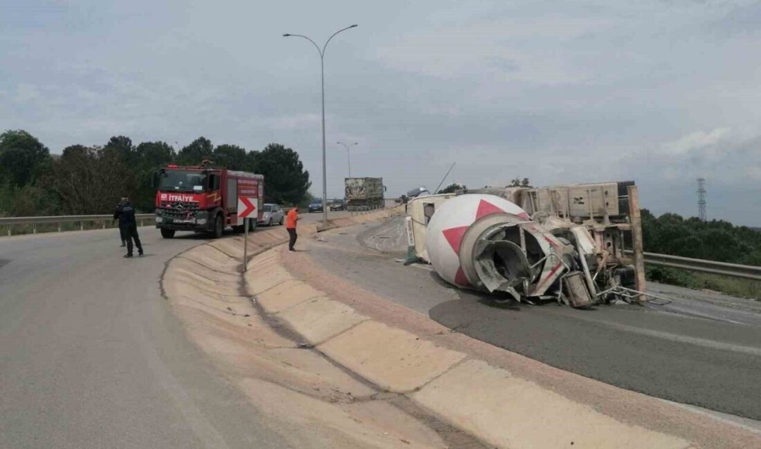 Bursa’nın İnegöl ilçesinde, kontrolden çıkan beton mikseri virajda devrildi; sürücüsü