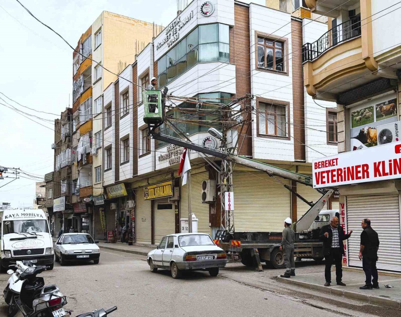 Dicle Elektrik, Şanlıurfa’da saatte 70 kilometre hıza ulaşan fırtına ve