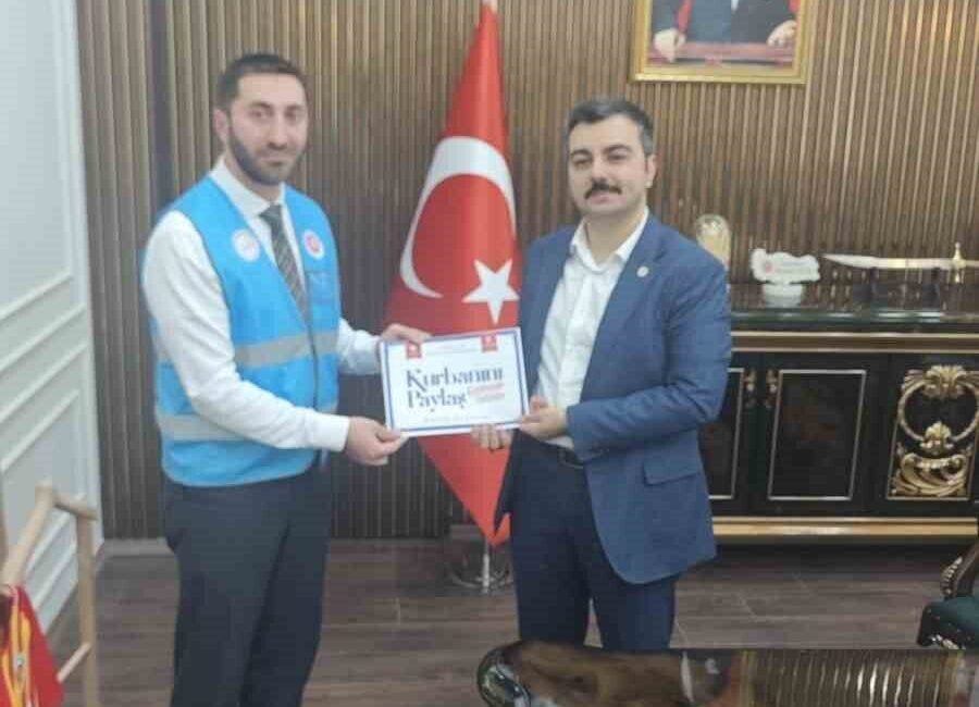 Diyarbakır’ın Dicle İlçe Kaymakamı Mustafa Atış, 2026 yılı vekaletle kurban