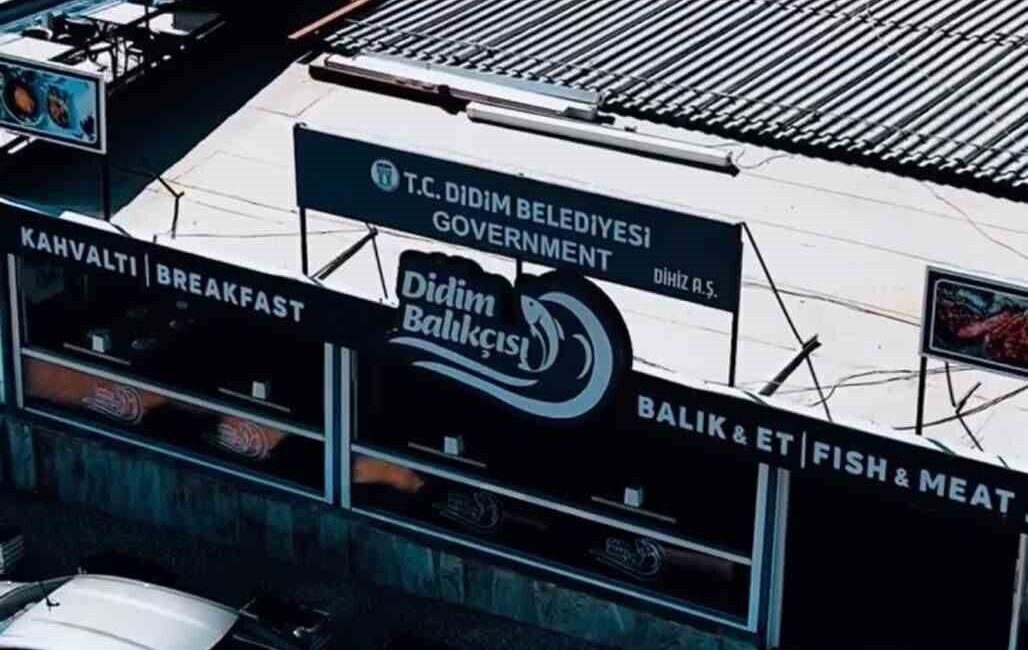Didim Belediyesi işletmesi Didim Balıkçısı; denize sıfır konumu, zengin menüsü