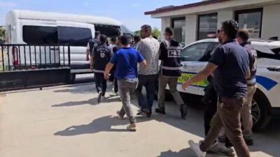 Aydın’ın Didim ilçesinde düzenlenen operasyonda lastik bot içerisindeki 34 düzensiz