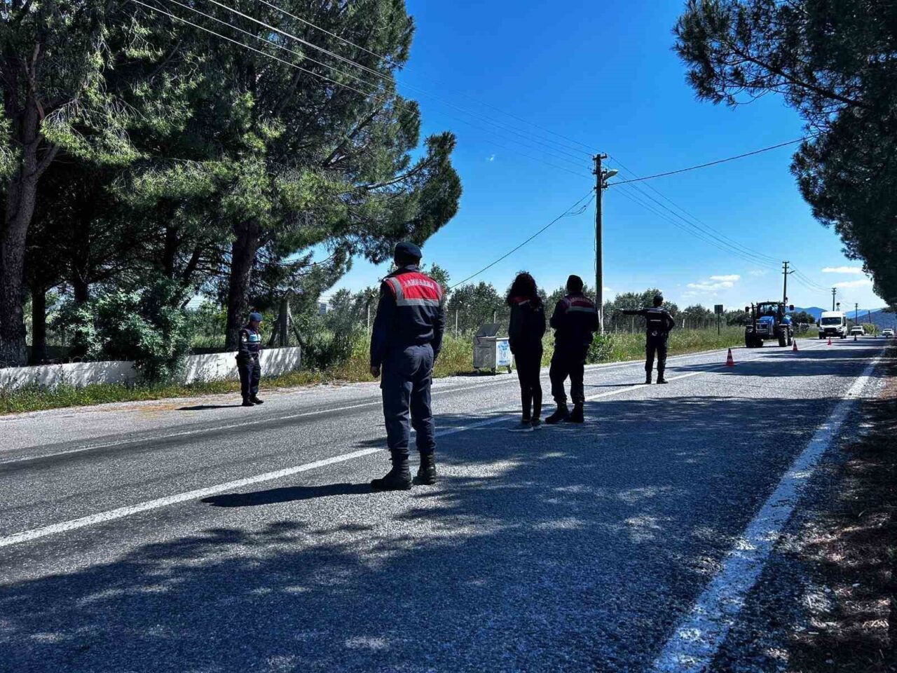 Aydın’ın Didim ilçesinde Kurban Bayramı öncesi yol kontrol denetimleri gerçekleştiriliyor.