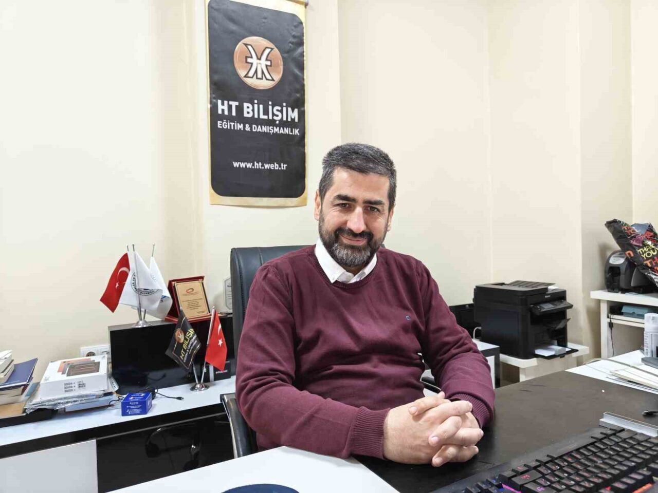 Bilişim Uzmanı Hakan Topuzoğlu, yapay zeka aracılığı ile hiç alakası