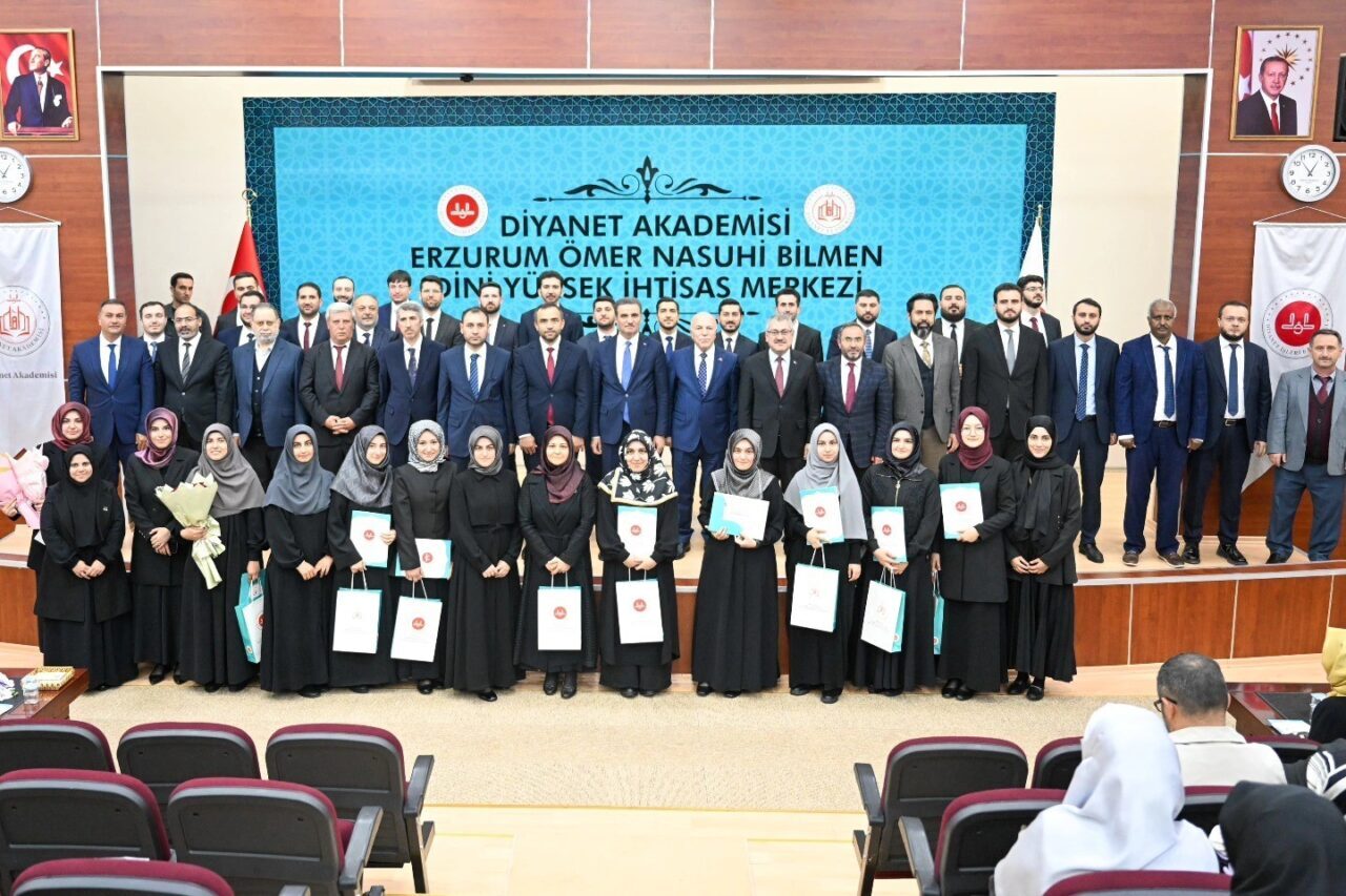 Erzurum Ömer Nasuhi Bilmen Dini Yüksek İhtisas Merkezi’nde düzenlenen mezuniyet