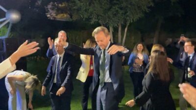 Belçika’nın Ankara Büyükelçisi Hendrik Van de Velde’nin Erik Dalı şarkısıyla