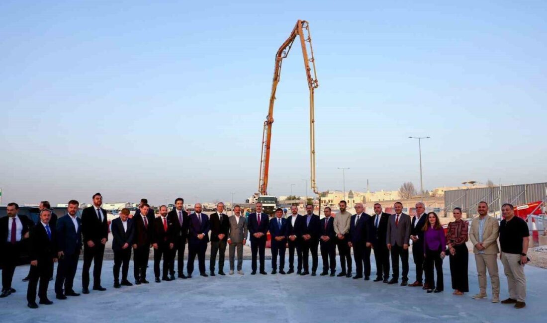 Dışişleri Bakanı Hakan Fidan, yapımı devam eden Katar Türk Okulu’nun