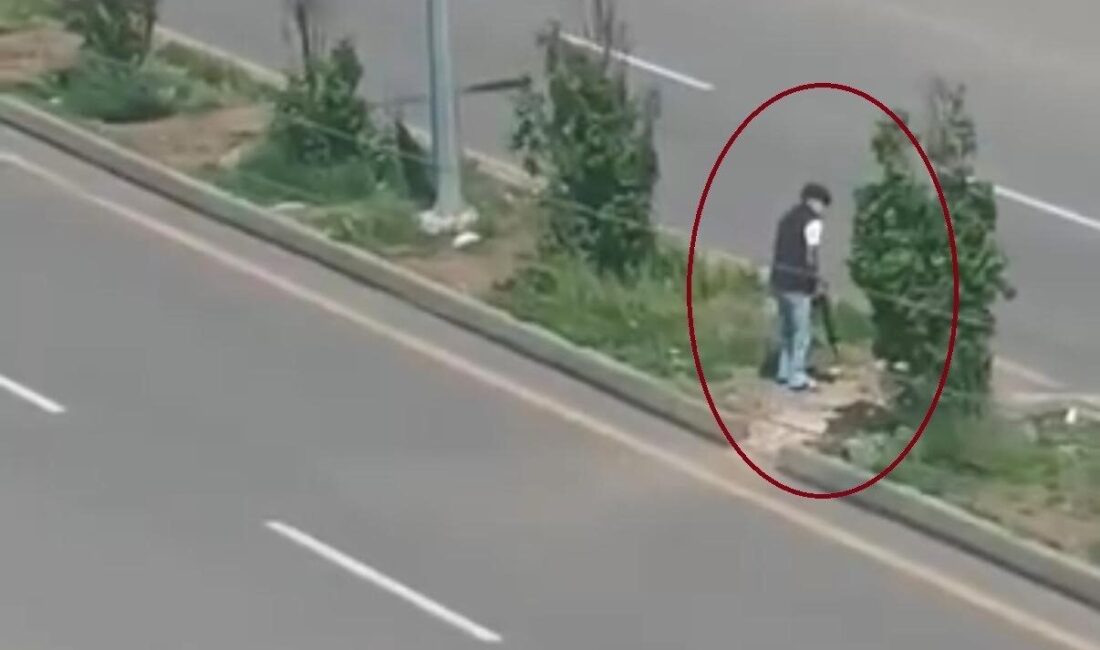 Diyarbakır’ın merkez Yenişehir ilçesinde saldırganın silahla kurşunlamaya gittiği anlar cep
