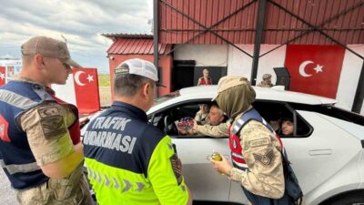 Diyarbakır’da jandarma ekiplerince Kurban Bayramı öncesi trafik uygulaması yapıldı. İl