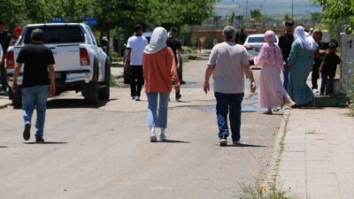 Diyarbakır’da Kurban Bayramı’nın ilk gününde vatandaşlar mezarlıklara akın etti. Yoğunluk