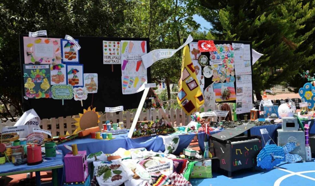 Diyarbakır’da öğrenciler yaptıkları çalışmaları stantlarda sergiledi. İnsan, şehir, kültür ve