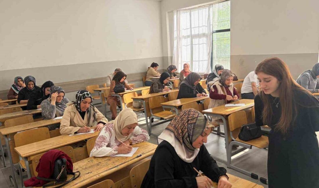Diyarbakır’da Mehmetçik Anadolu Lisesi’nde düzenlenen “Velilerle Kitap Okuma Etkinliği” ile