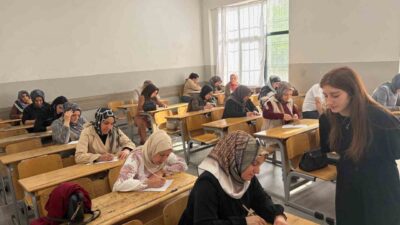 Diyarbakır’da Mehmetçik Anadolu Lisesi’nde düzenlenen “Velilerle Kitap Okuma Etkinliği” ile