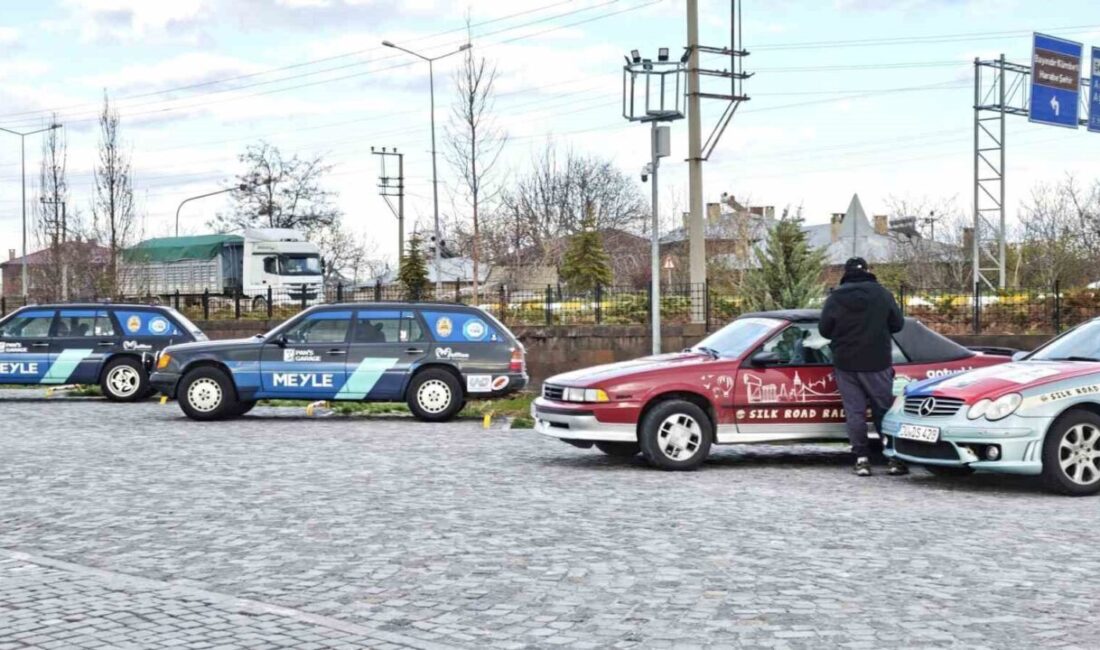 Doğu-Batı Dostluk ve İpek Yolu Rallisi’nin Bitlis’in Ahlat ilçesindeki etabı