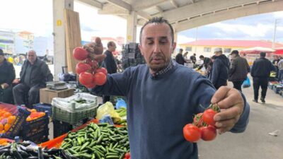 Afyonkarahisar’da semt pazarlarında domatesin fiyatı 150 TL’lere kadar çıkarken, esnaf