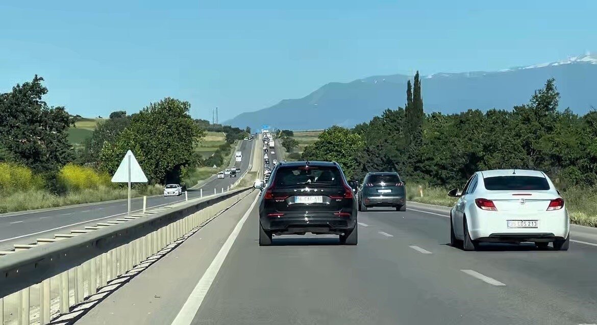 Bursa’da bayram dönüşü trafiği etkisini göstermeye başladı. Karacabey Bursa yönü,