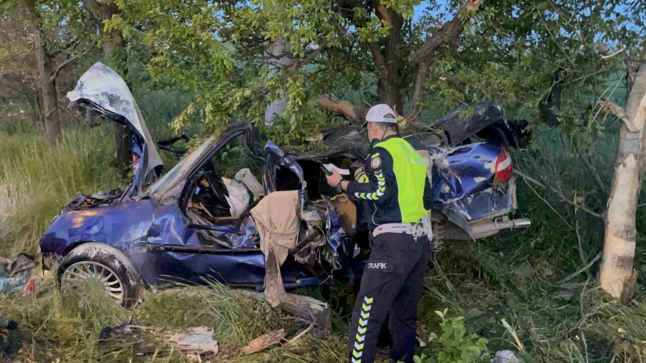 Karaman’da düğün konvoyunda otomobilin yoldan çıkarak takla atması sonucu 1