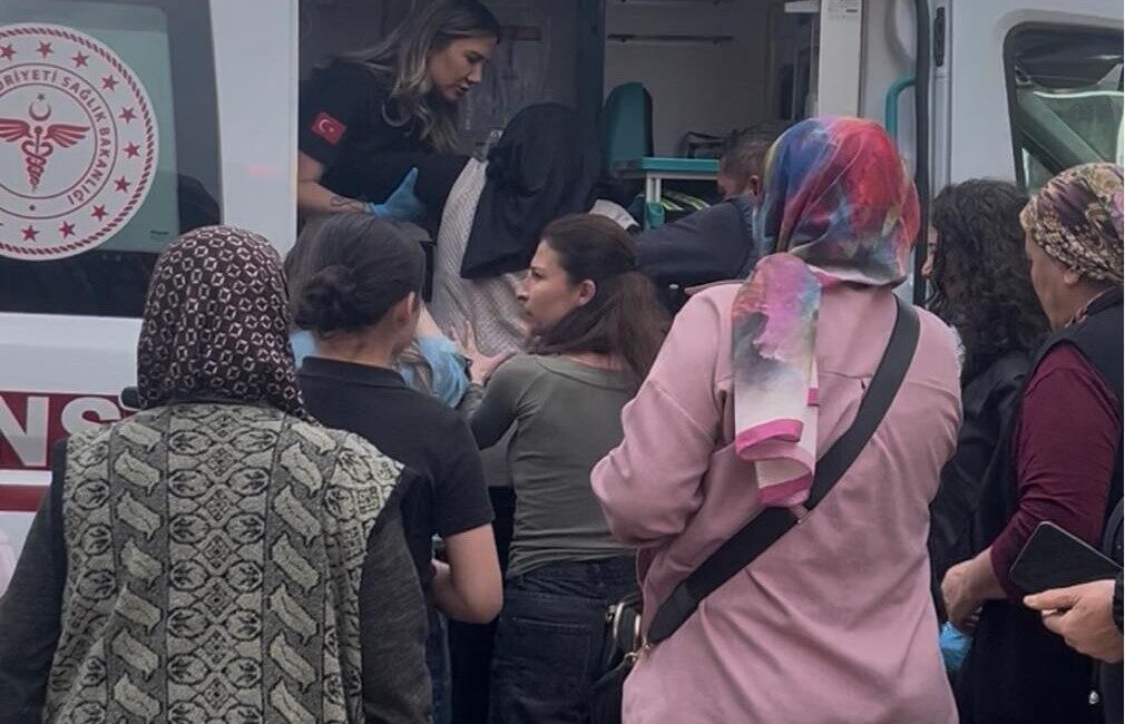 Aydın’ın Efeler ilçesinde bir apartmanın bodrum katındaki kağıtların tutuşması sonucu