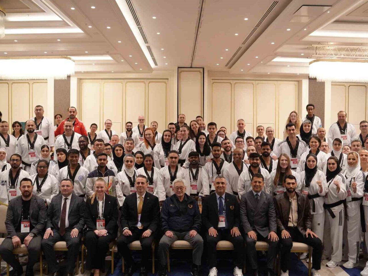 Dünya Taekwondo Federasyonu Başkanı (WT) Chungwon Choue, Uluslararası Tekvando Hakem