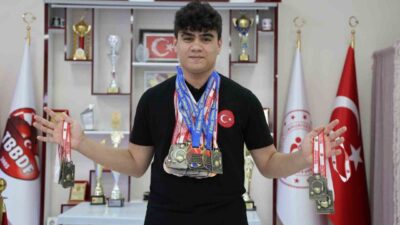 Dünya ve Türkiye şampiyonlukları bulunan 15 yaşındaki milli dartçı Bedirhan