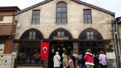 Dünyanın faal olan en eski kahvehaneleri arasında yer alan, tarihiyle