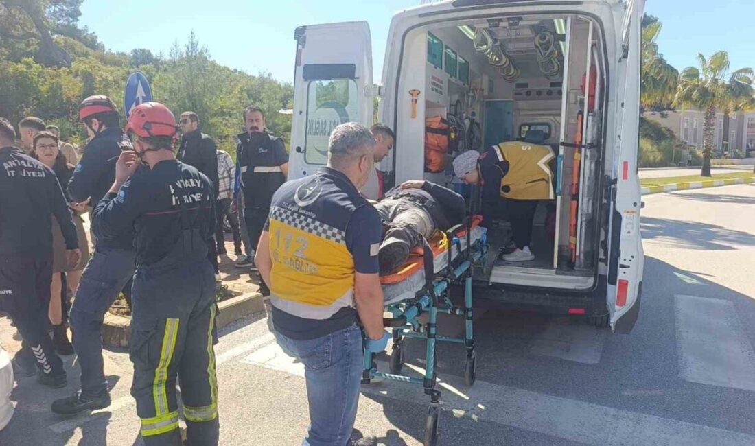 Antalya’nın Manavgat ilçesinde meydana gelen kazada araç içerisinde sıkışan sürücü,