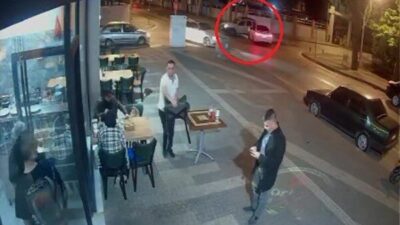 Antalya’nın Manavgat ilçesinde kavşak sisteminde ‘dur’ tabelasına uymayarak tereddütte kalan