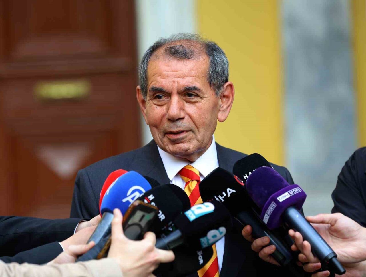 Galatasaray Başkanı Dursun Özbek, sarı-kırmızılıları daha yukarılara çekmek için çalışacaklarını