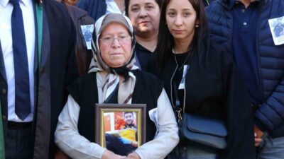 Antalya’da kendisinden sigara isteyen gençler tarafından darbedilip, çantası gasp edilen