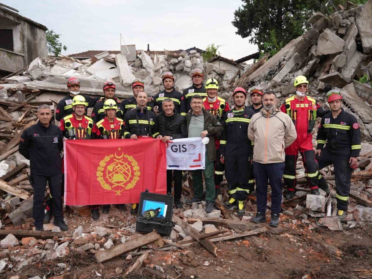 Düzce İtfaiyesi, 6 Şubat depremlerinde birlikte görev yaptığı Fransa merkezli