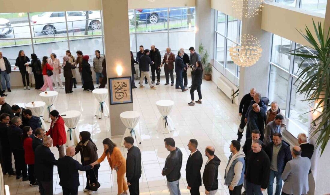 Düzce Üniversitesi tarafından geleneksel olarak düzenlenen bayramlaşma töreni, Cumhuriyet Konferans