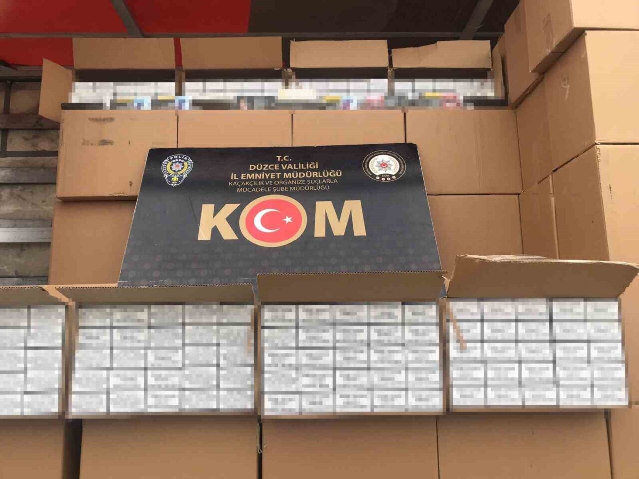 DÜZCE(İHA) – Düzce’de düzenlenen operasyonlarda makaron ve kaçak içki ele