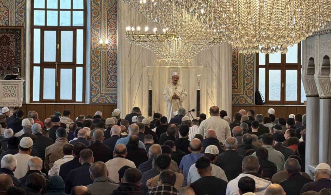 Kurban Bayramı namazı Düzce genelindeki tüm camilerde yoğun katılımla eda