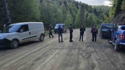 Düzce’nin Samandere köyü Sinekli Yaylası yolunda başından vurulmuş halde bulunan