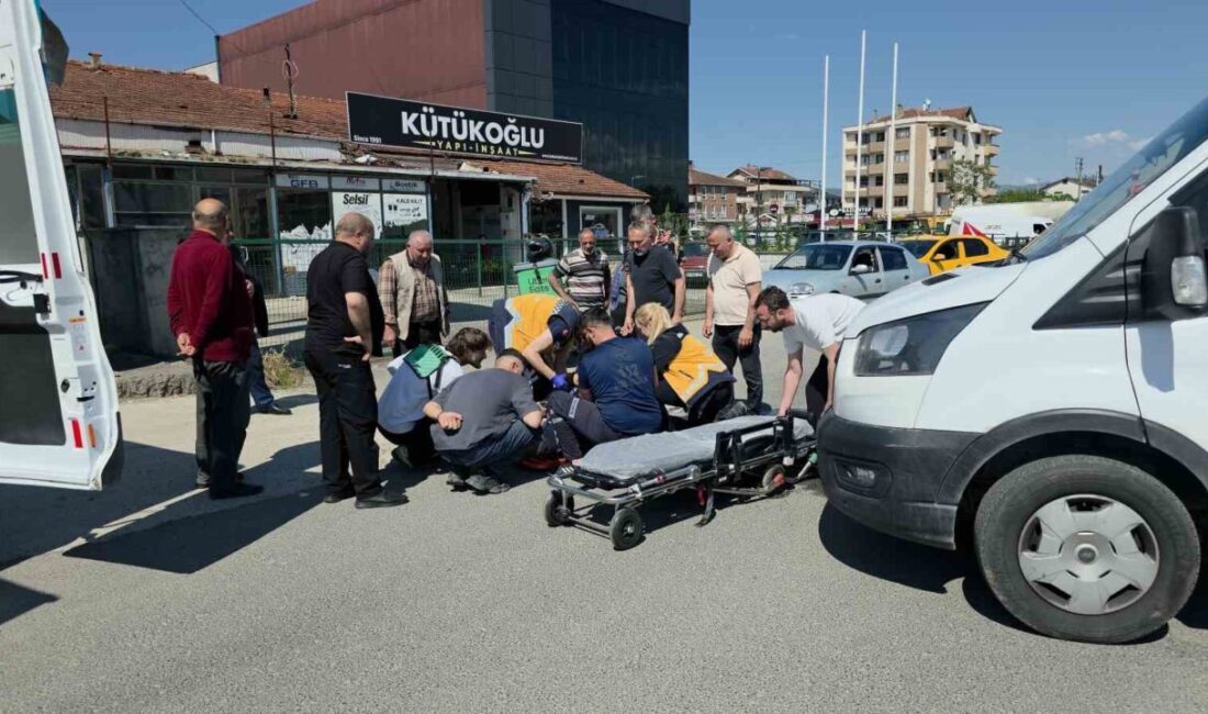 DÜZCE(İHA) – Düzce’de meydana gelen trafik kazasında minibüs ile motosiklet