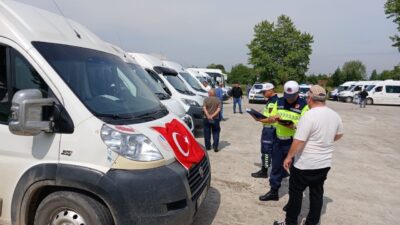 DÜZCE(İHA) – Düzce’de öğrenci servisleri güvenlik güçleri tarafından sıkı denetimden