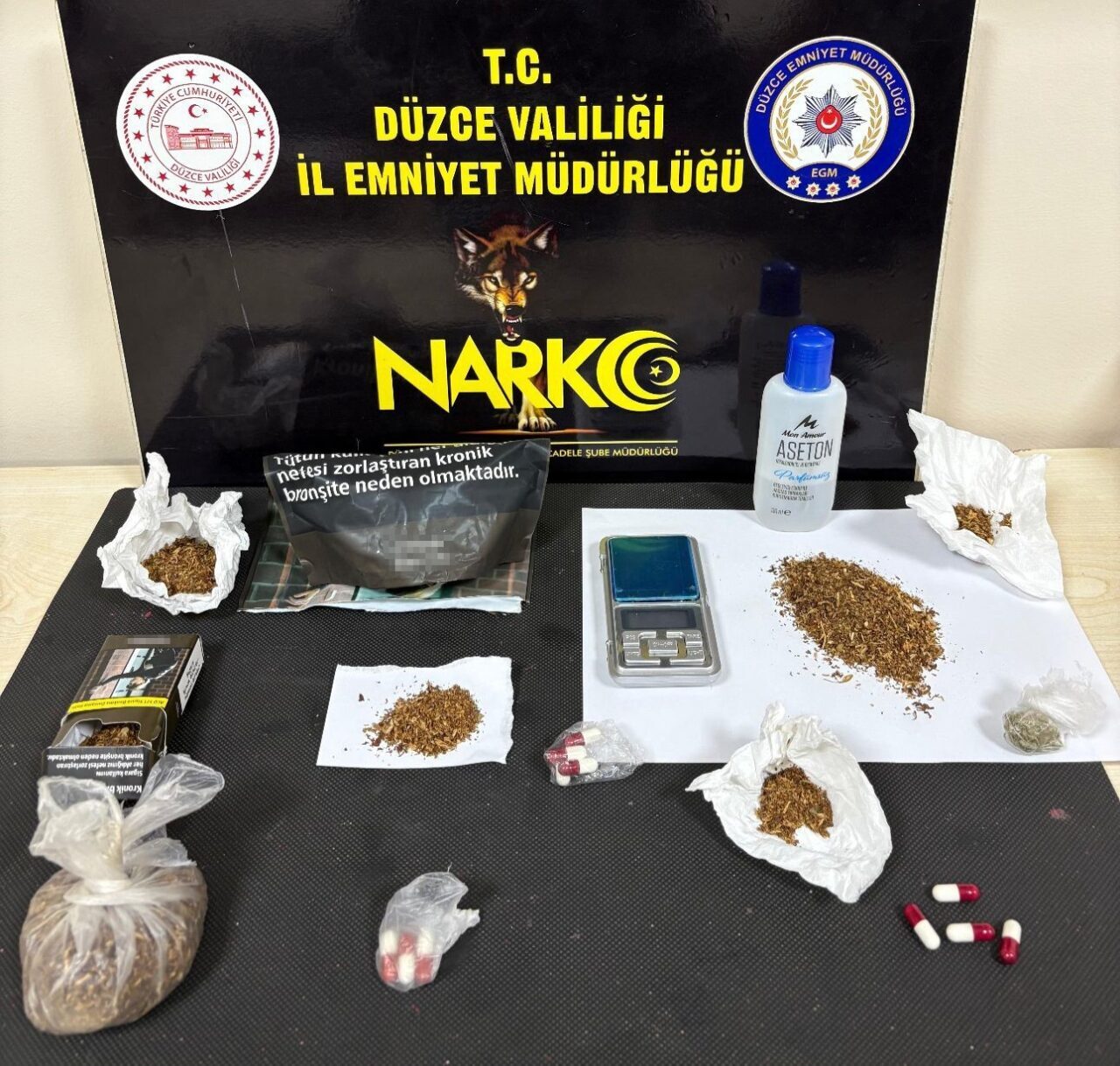 Düzce’de polis ekiplerince 4 ayrı mahallede düzenlenen uyuşturucu operasyonunda gözaltına