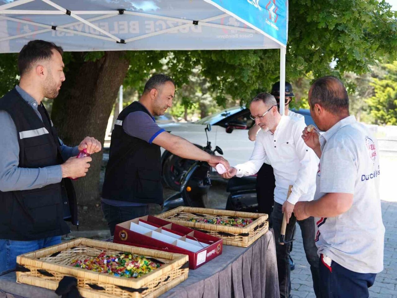 DÜZCE (İHA) – Düzce Belediyesi, Kurban Bayramı dolayısıyla mezarlık ziyareti