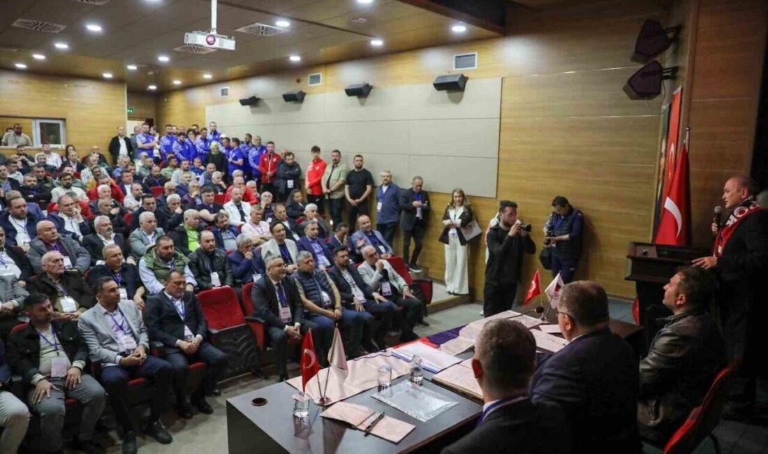 DÜZCE(İHA) – Düzcespor Olağanüstü Genel Kurulu gerçekleşti. Kulüp Başkanı Mehmet