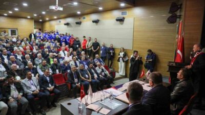 DÜZCE(İHA) – Düzcespor Olağanüstü Genel Kurulu gerçekleşti. Kulüp Başkanı Mehmet