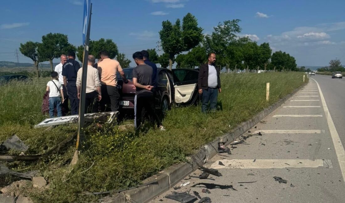 Bursa’nın Yenişehir ilçesinde iki otomobilin çarpışması sonucu meydana gelen kazada