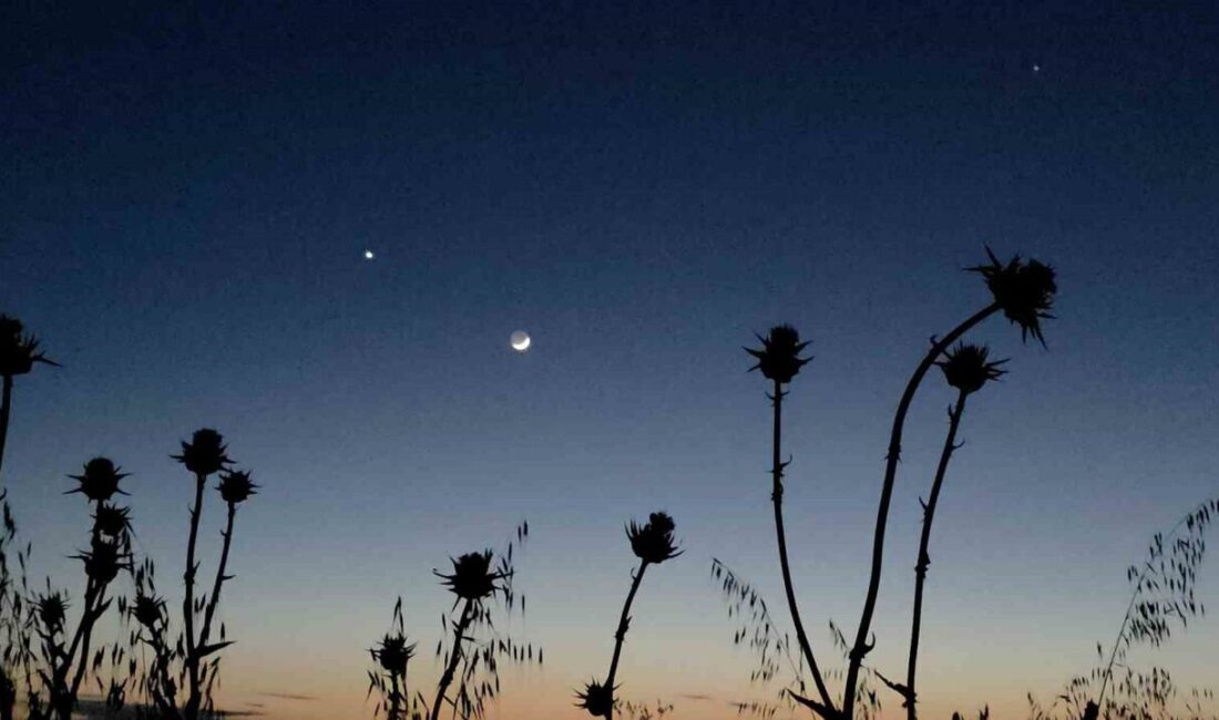 Edirne’de gece ay ile yıldızın aynı karede buluştuğu anlar görsel