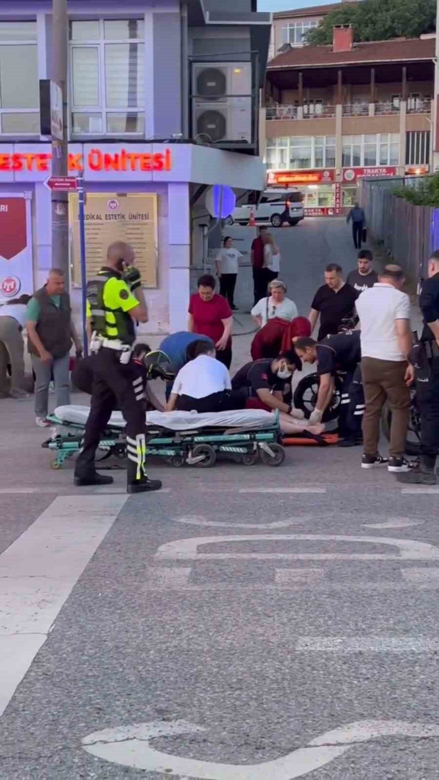Edirne’de meydana gelen trafik kazasında çarpışan iki motosikletin sürücüleri yaralandı.