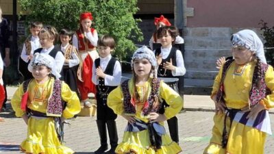 Edirne’de bir ilkokulda düzenlenen “Okul Veli Dayanışma Günü” etkinliği renkli