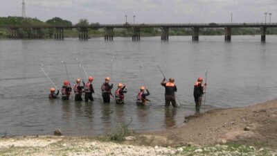 Edirne’de Meriç Nehri’nde düzenlenen tatbikatta, sel ve taşkın afetlerine karşı
