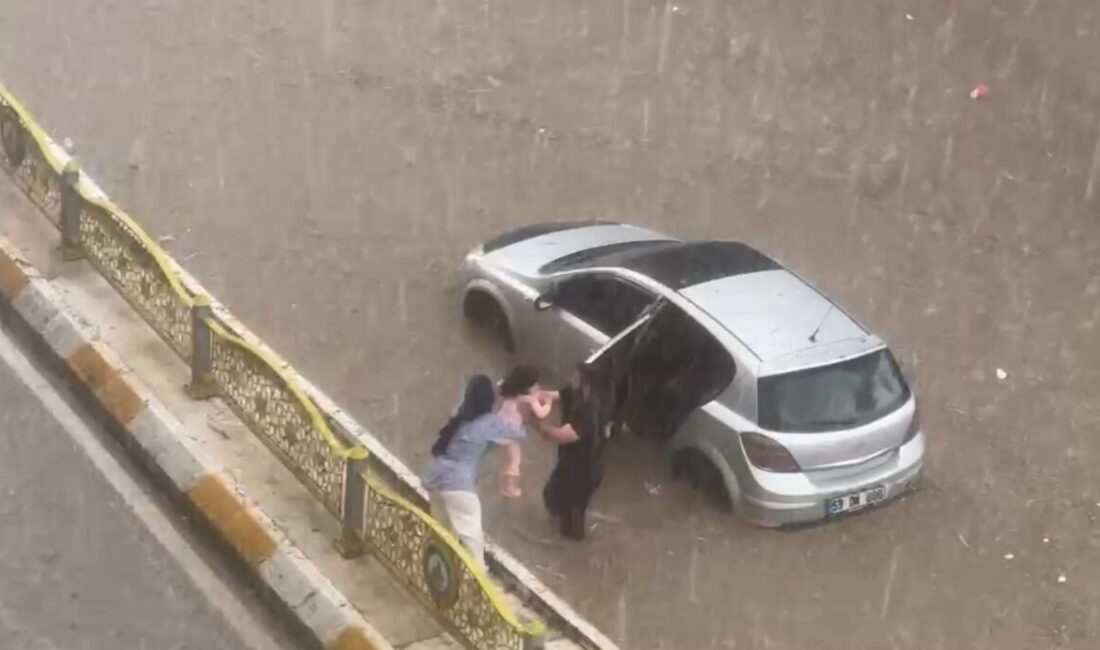 Edirne’de etkili olan sağanak ve dolu yağışı sebebiyle bazı cadde